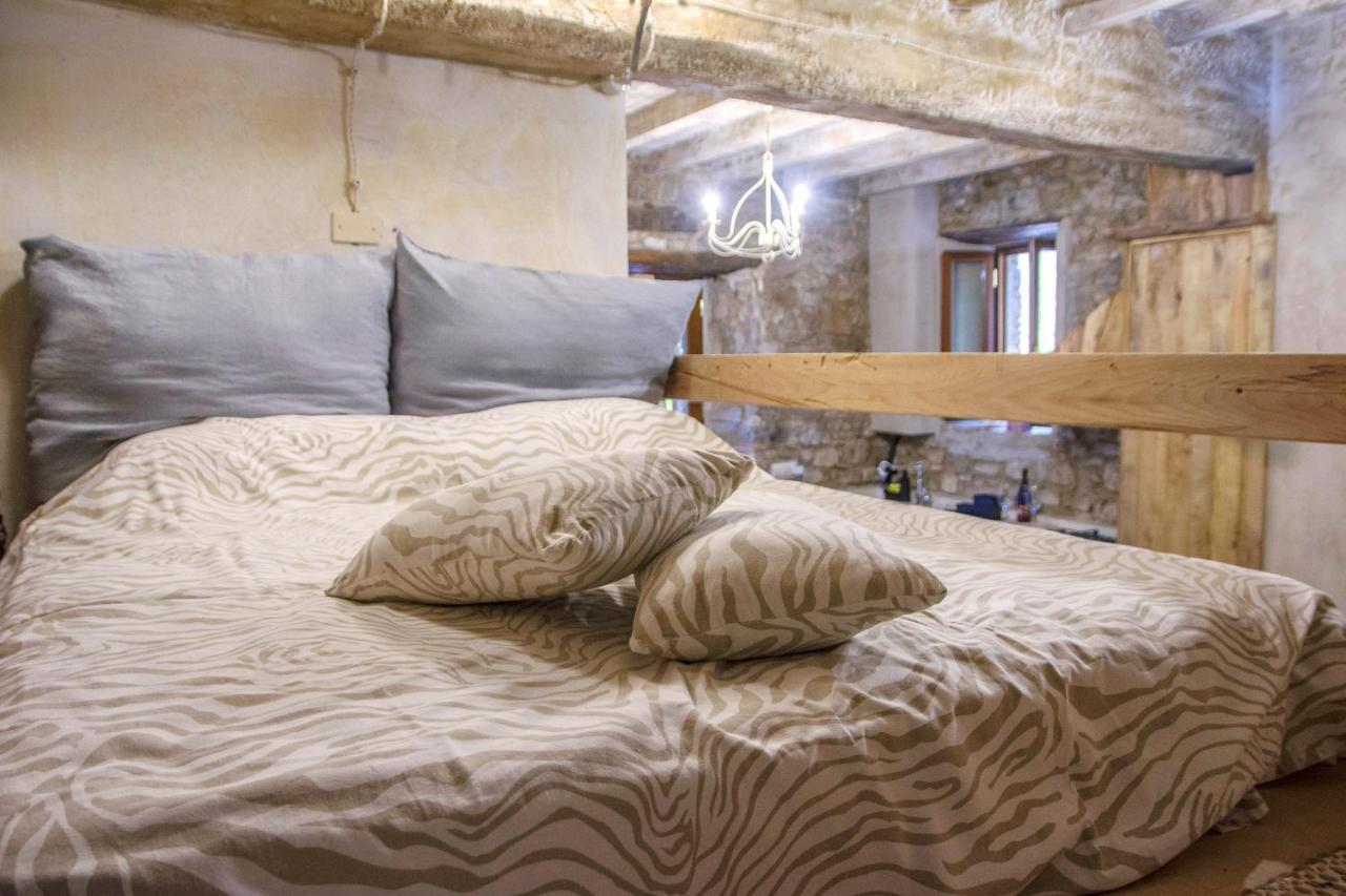 דירות Rossena Il Nido Di Matilde _Monolocale Design Sul Fiume_ מראה חיצוני תמונה